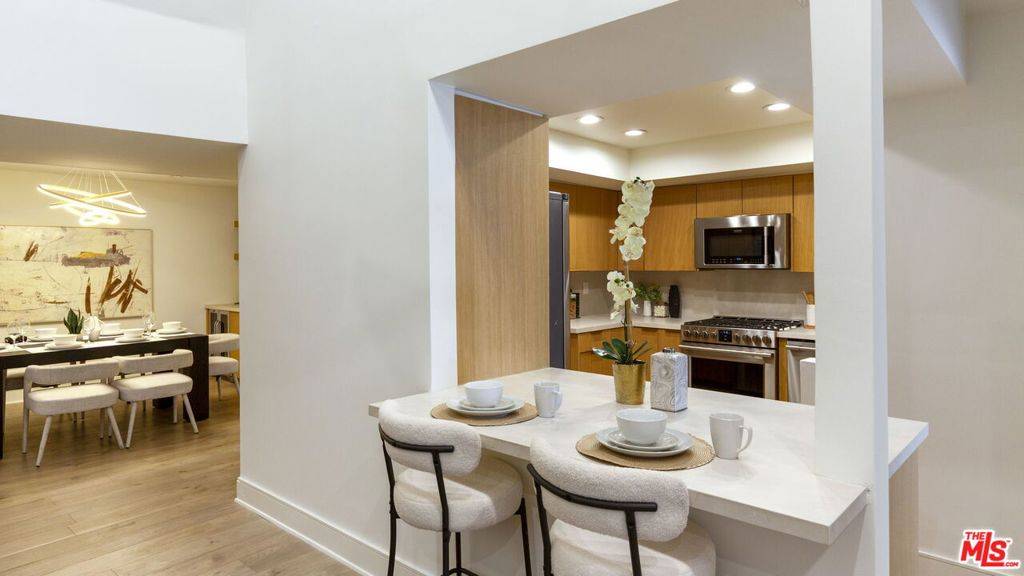 Tarzana, CA 91356,5325 Lindley AVE #304