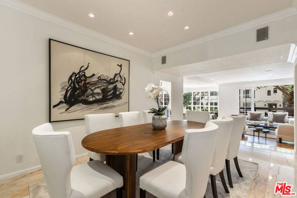 Beverly Hills, CA 90212,133 S Oakhurst DR #104