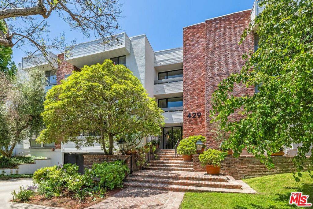 Beverly Hills, CA 90210,429 N Oakhurst DR #203