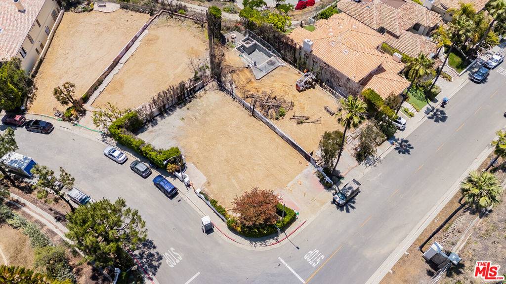 Pacific Palisades, CA 90272,1588 Chastain