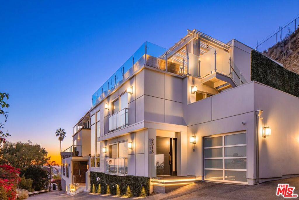Los Angeles, CA 90069,9318 Warbler WAY