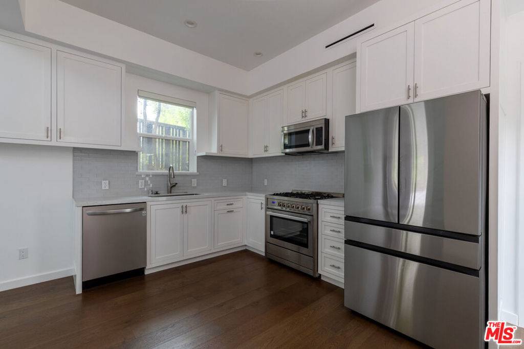 Woodland Hills, CA 91367,24042 Killion ST