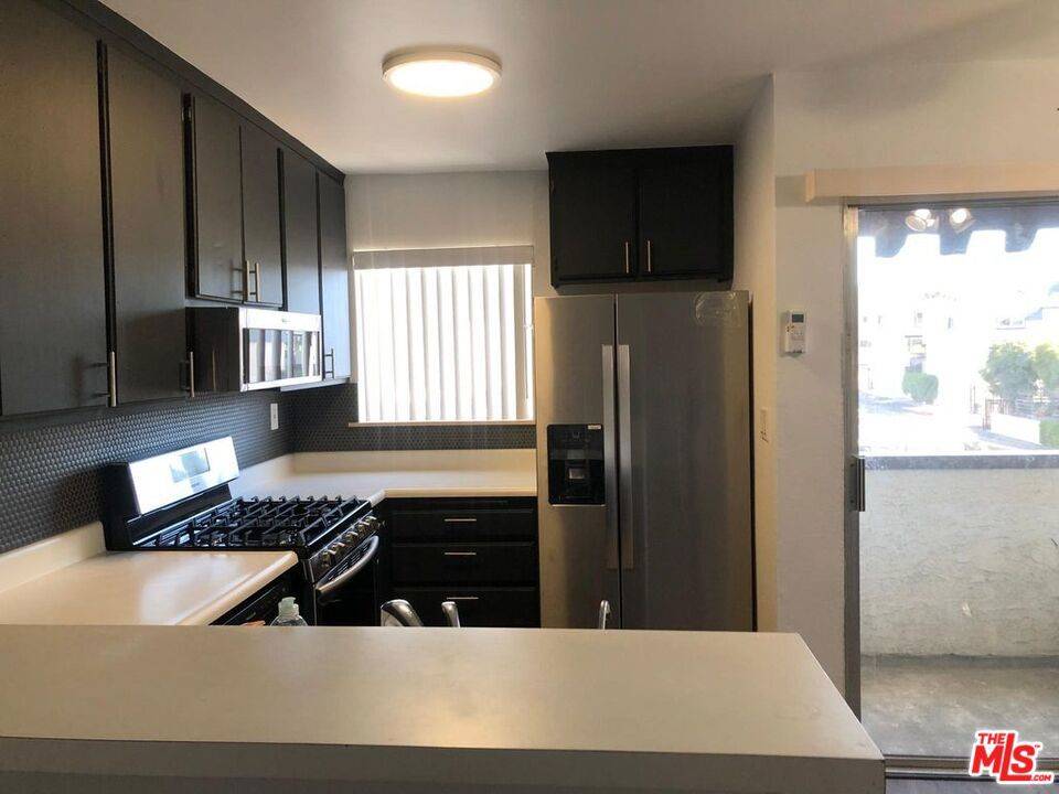 Tarzana, CA 91356,18530 Hatteras ST #327