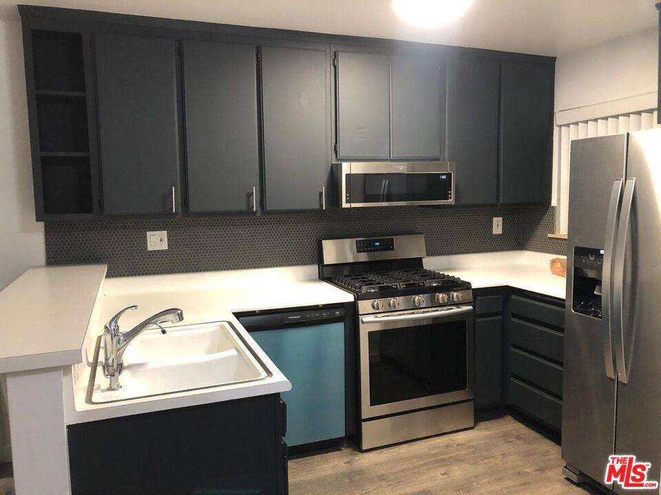 Tarzana, CA 91356,18530 Hatteras ST #327
