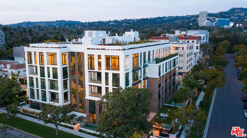 Beverly Hills, CA 90210,425 N Palm DR #501