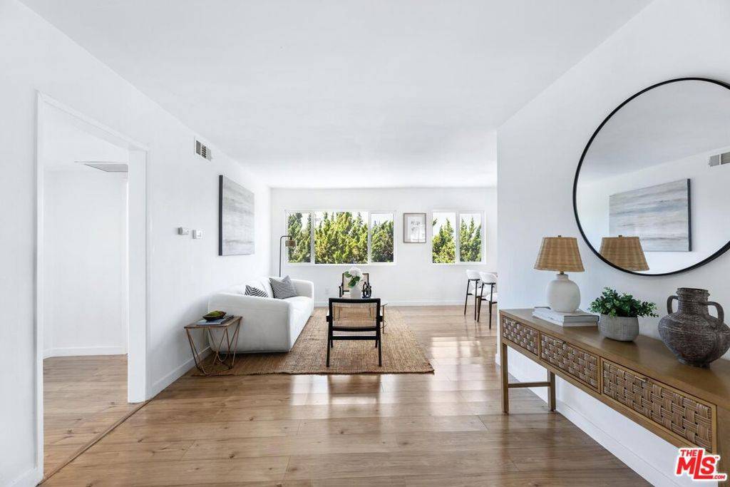 Winnetka, CA 91306,20159 Cohasset ST #9