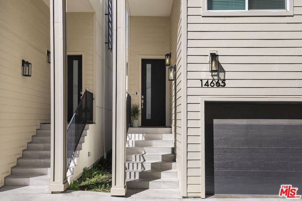 Panorama City, CA 91402,14665 W Sara LN