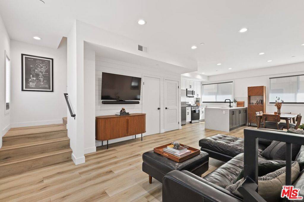 Panorama City, CA 91402,14665 W Sara LN