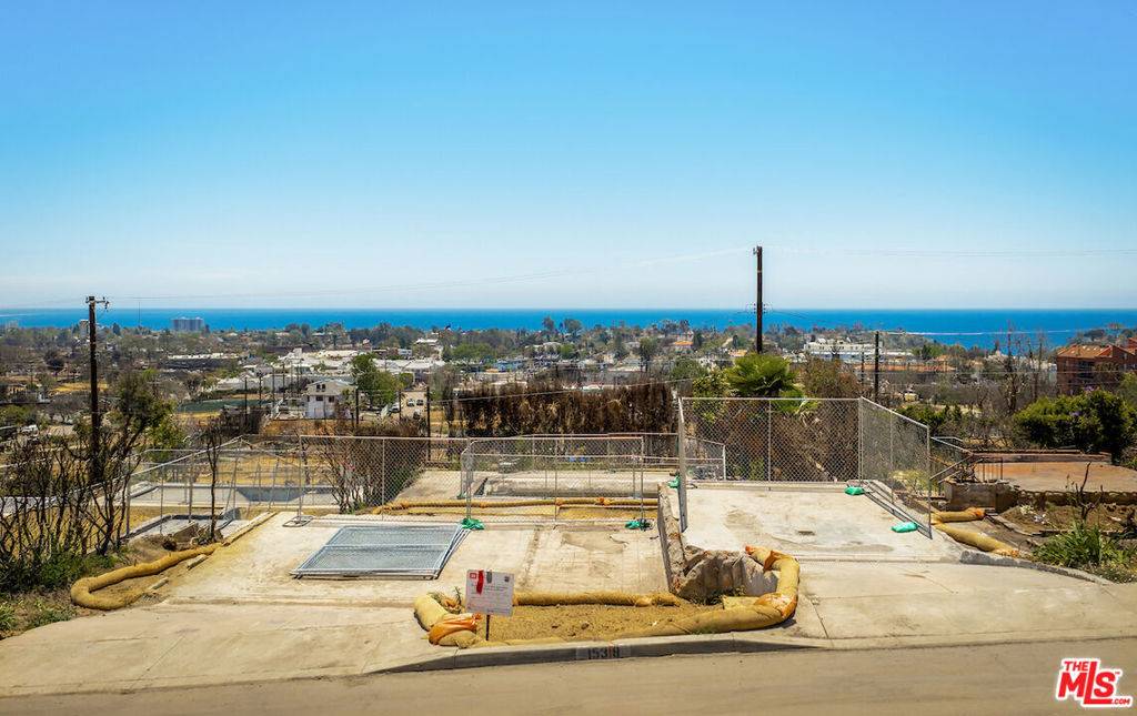 Pacific Palisades, CA 90272,15318 Whitfield AVE