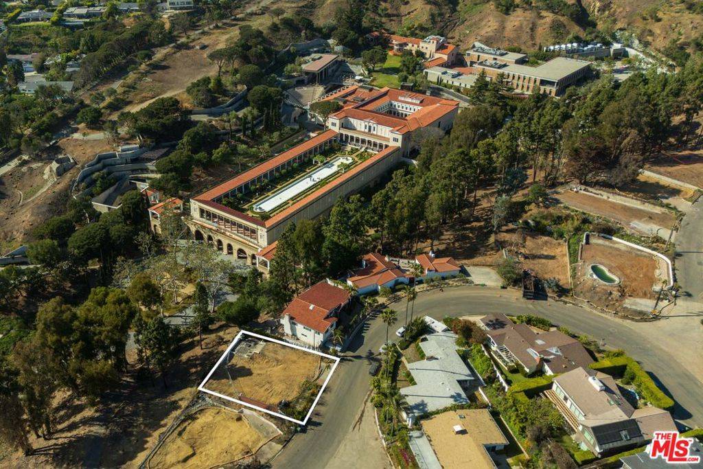 Pacific Palisades, CA 90272,17941 Tramonto DR