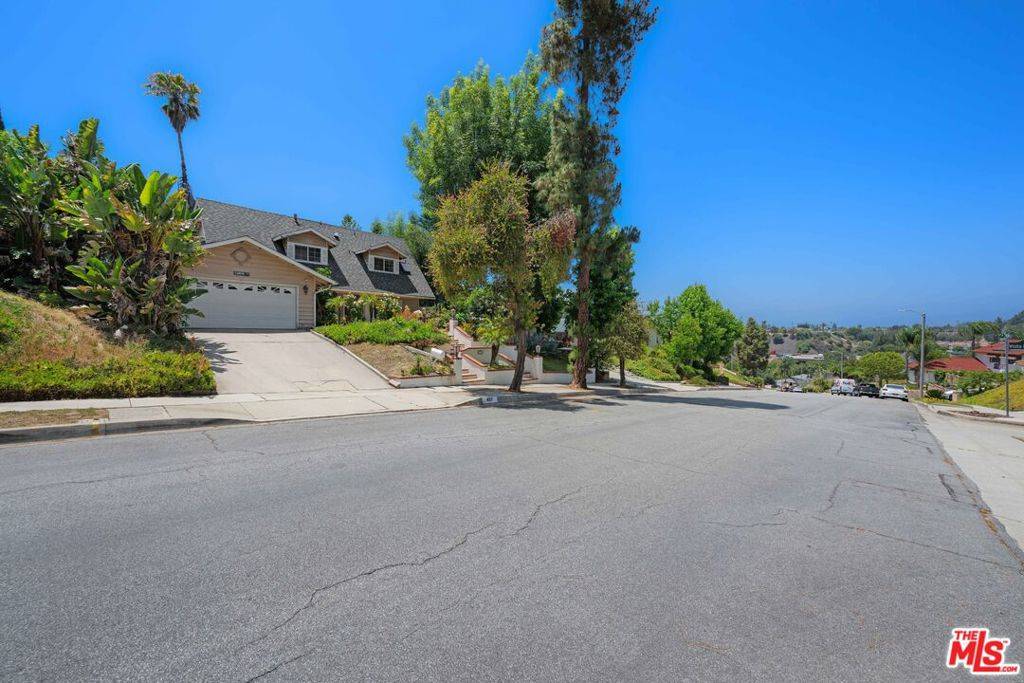 Diamond Bar, CA 91765,437 Carpio DR