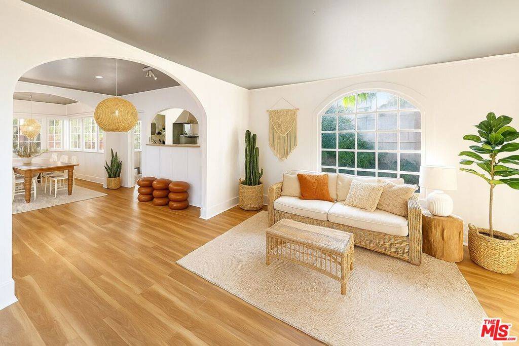 Venice, CA 90291,837 Venice BLVD