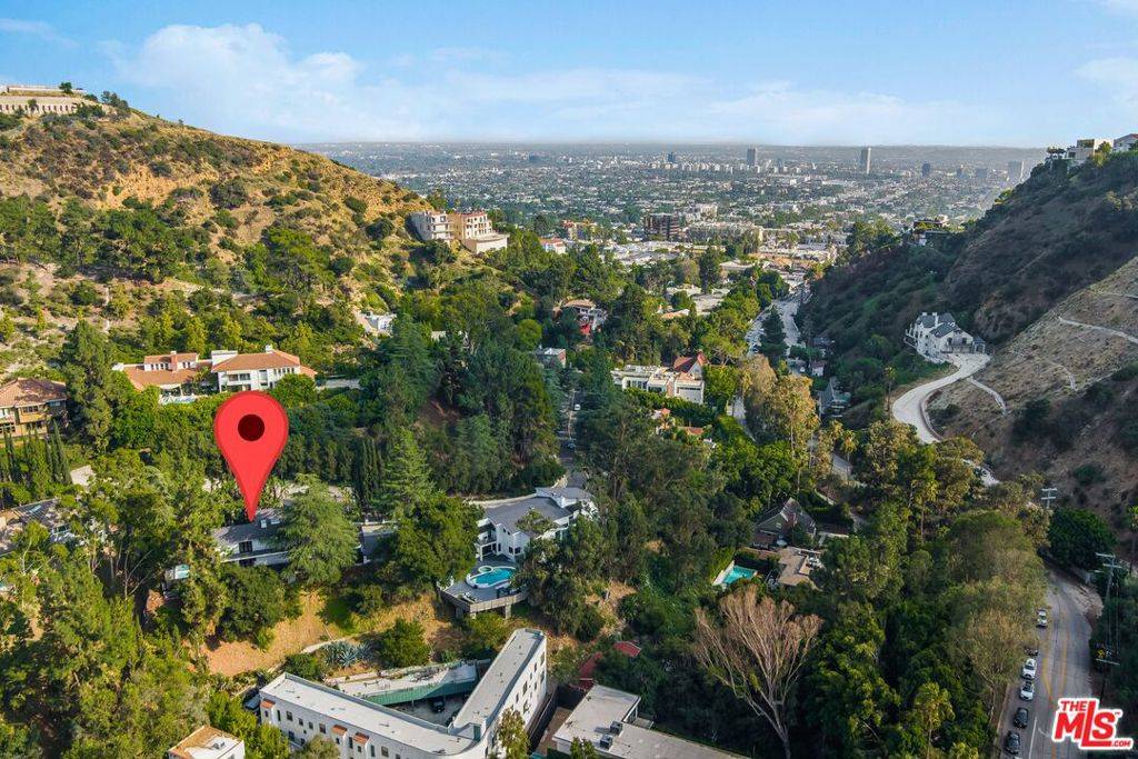 Los Angeles, CA 90046,1881 Mount Olympus DR
