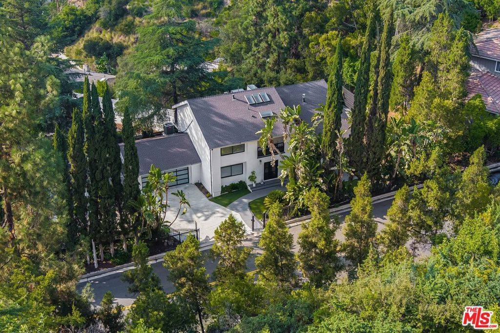 Los Angeles, CA 90046,1881 Mount Olympus DR
