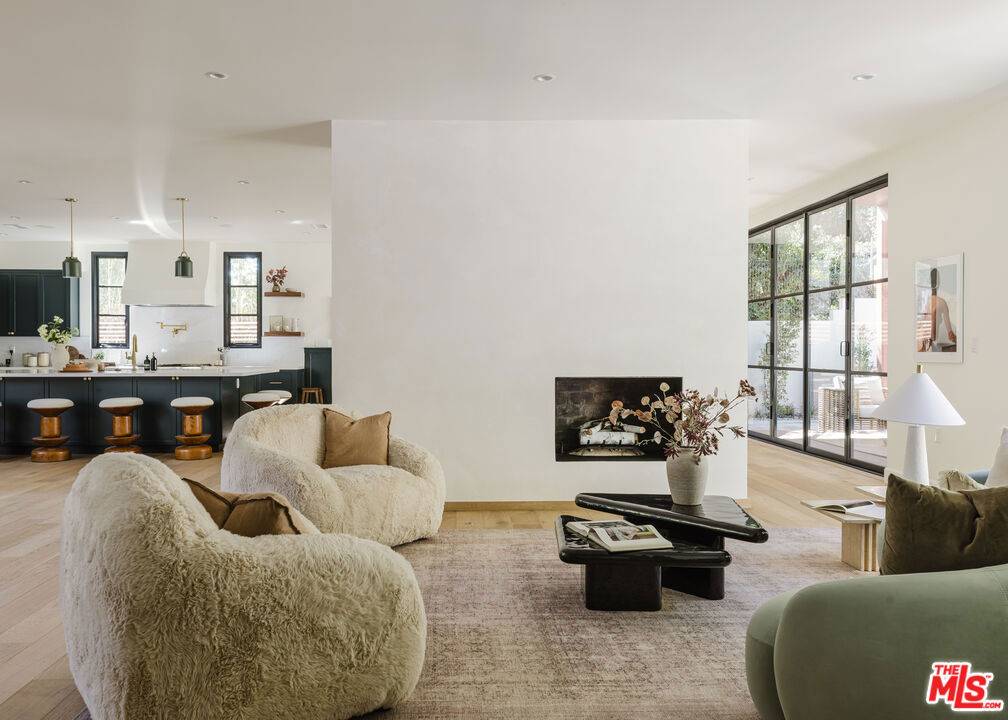 Beverly Hills, CA 90210,1937 N Beverly DR