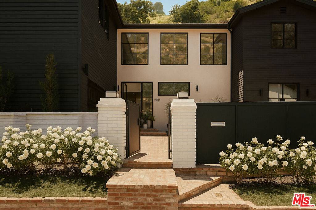 Beverly Hills, CA 90210,1937 N Beverly DR