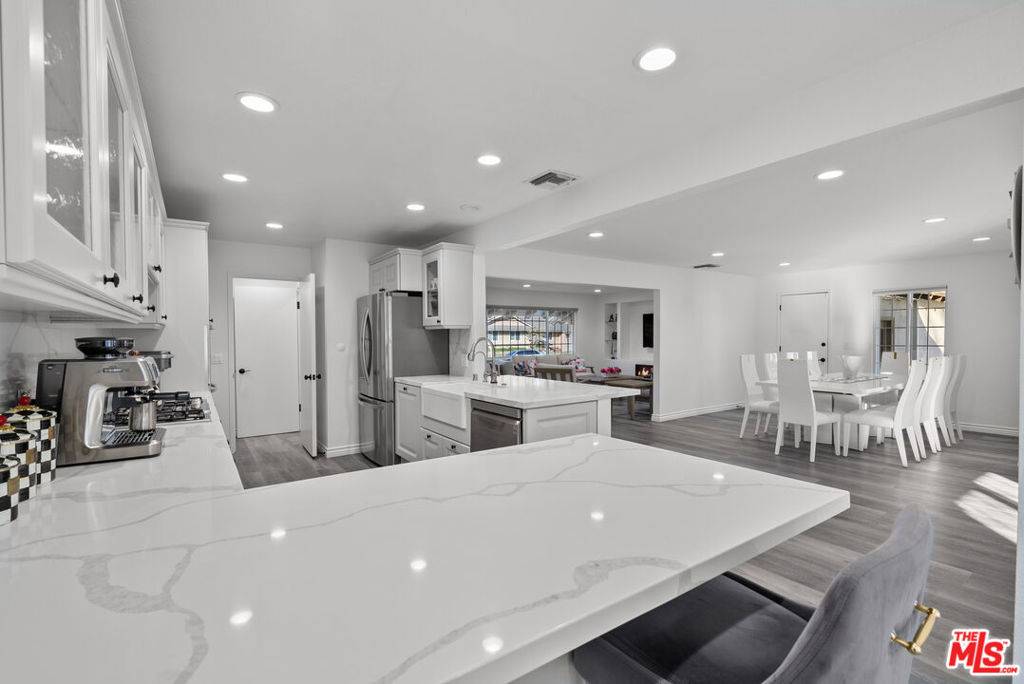 Porter Ranch, CA 91326,18352 Donmetz ST