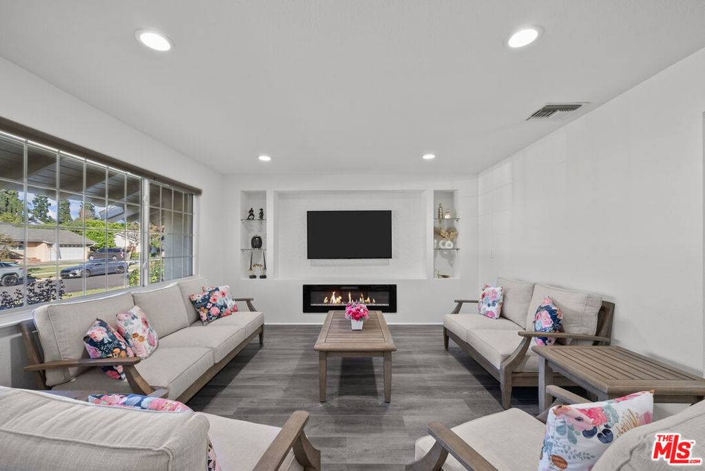 Porter Ranch, CA 91326,18352 Donmetz ST