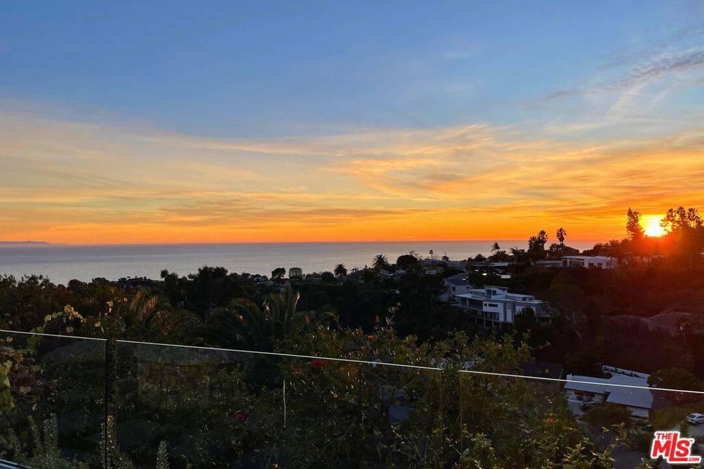 Pacific Palisades, CA 90272,961 Glenhaven DR