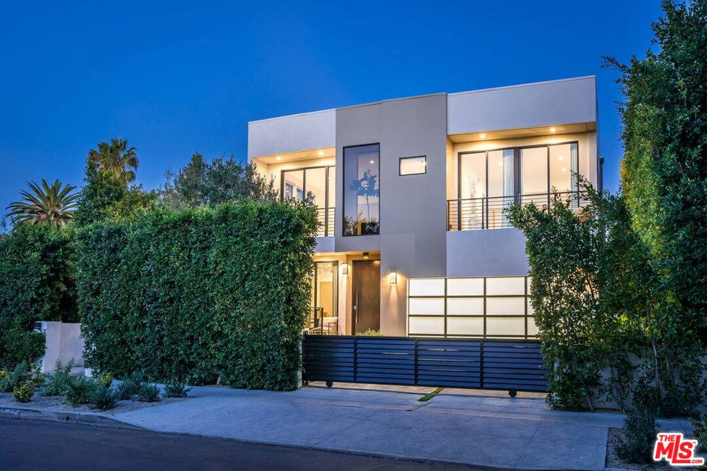 Los Angeles, CA 90046,836 N Ogden DR