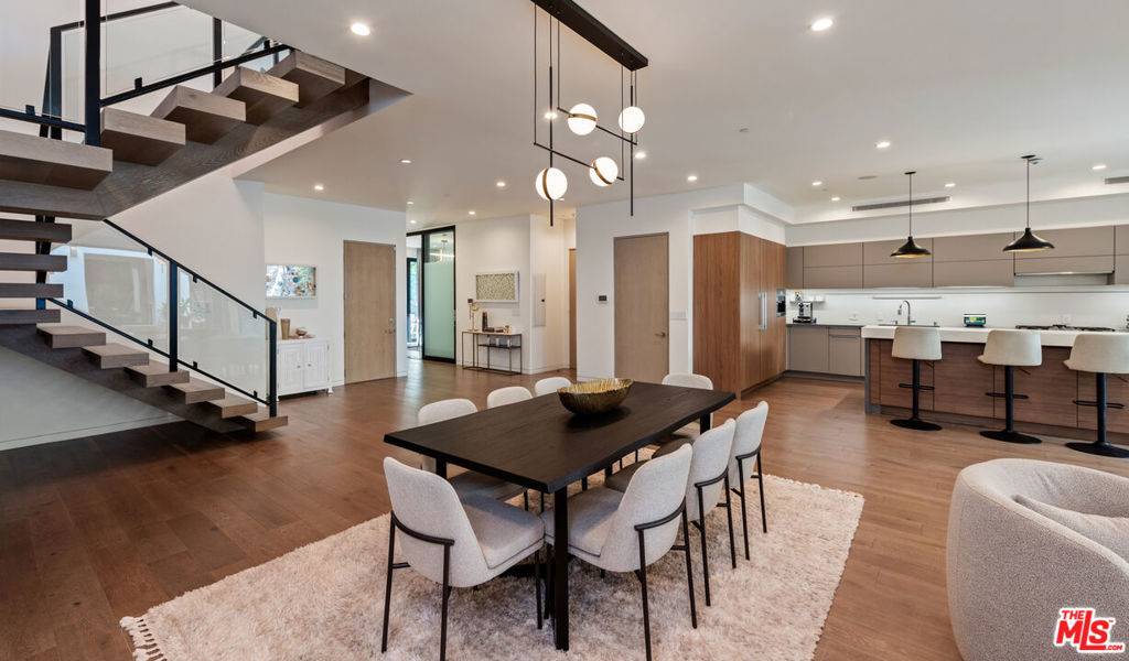 Los Angeles, CA 90046,836 N Ogden DR