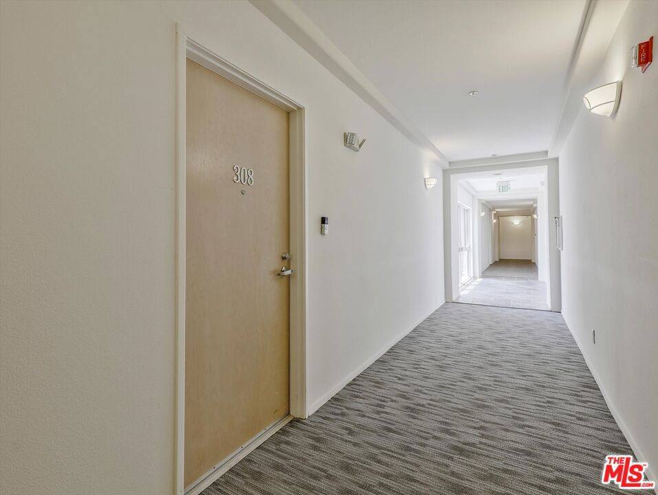 Santa Monica, CA 90403,937 12th ST #308