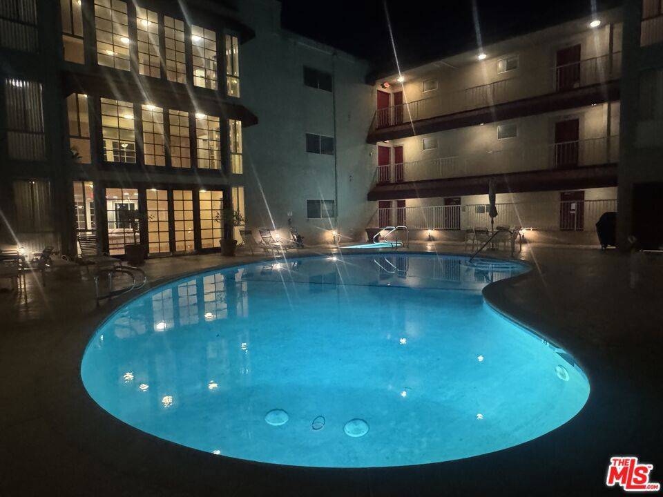 Sherman Oaks, CA 91423,4487 Colbath AVE #101