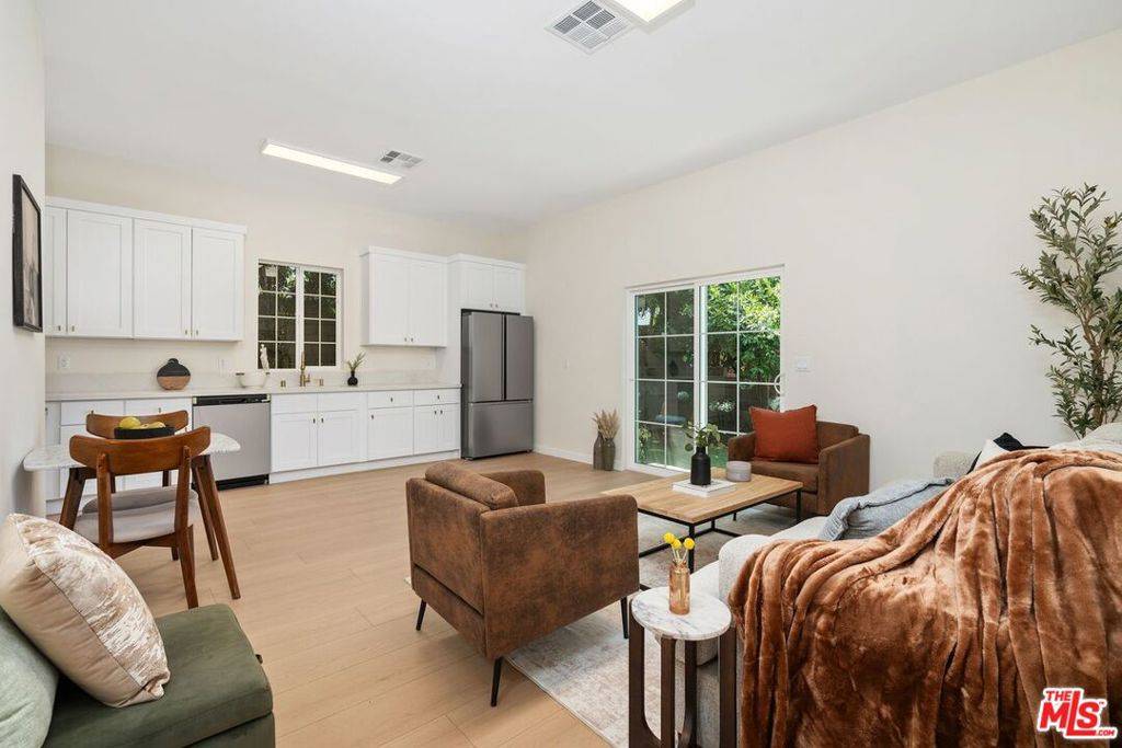 North Hollywood, CA 91605,6916 Bellingham AVE