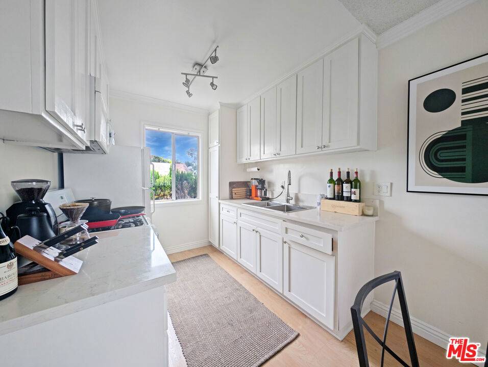 Santa Monica, CA 90405,440 Raymond AVE #15