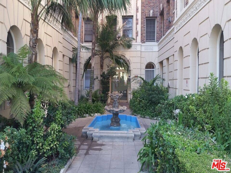 Los Angeles, CA 90036,603 S Cochran AVE #111