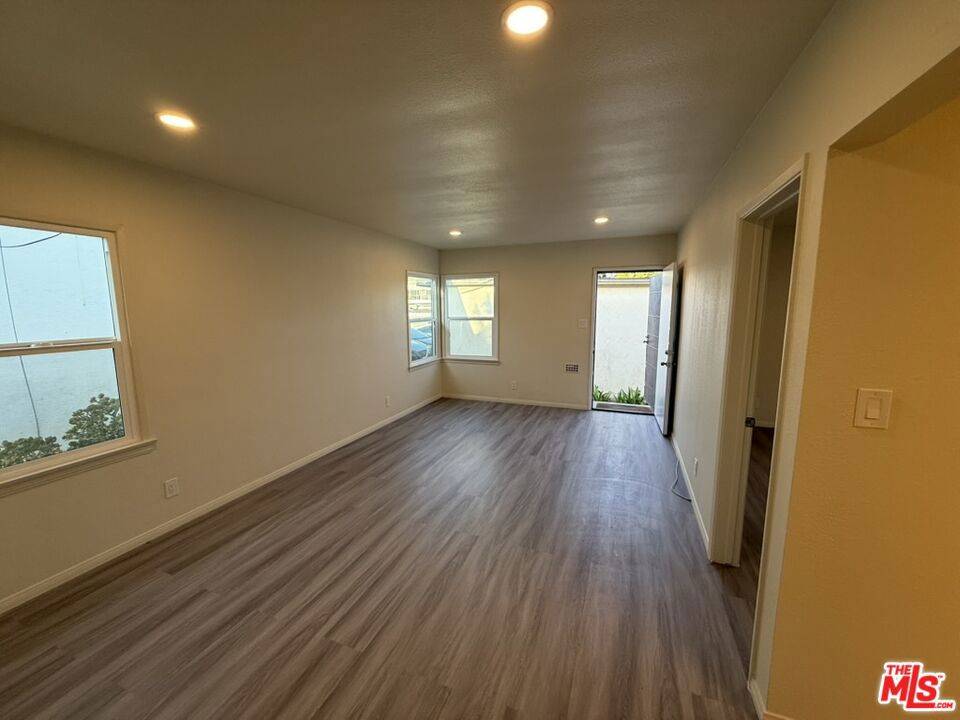 South Gate, CA 90280,5242 Mccallum AVE #E