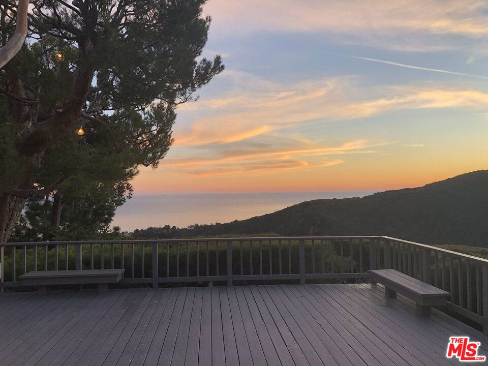 Pacific Palisades, CA 90272,16808 Charmel LN