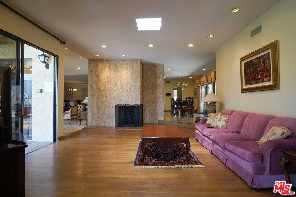 Glendale, CA 91208,1465 Sunshine DR
