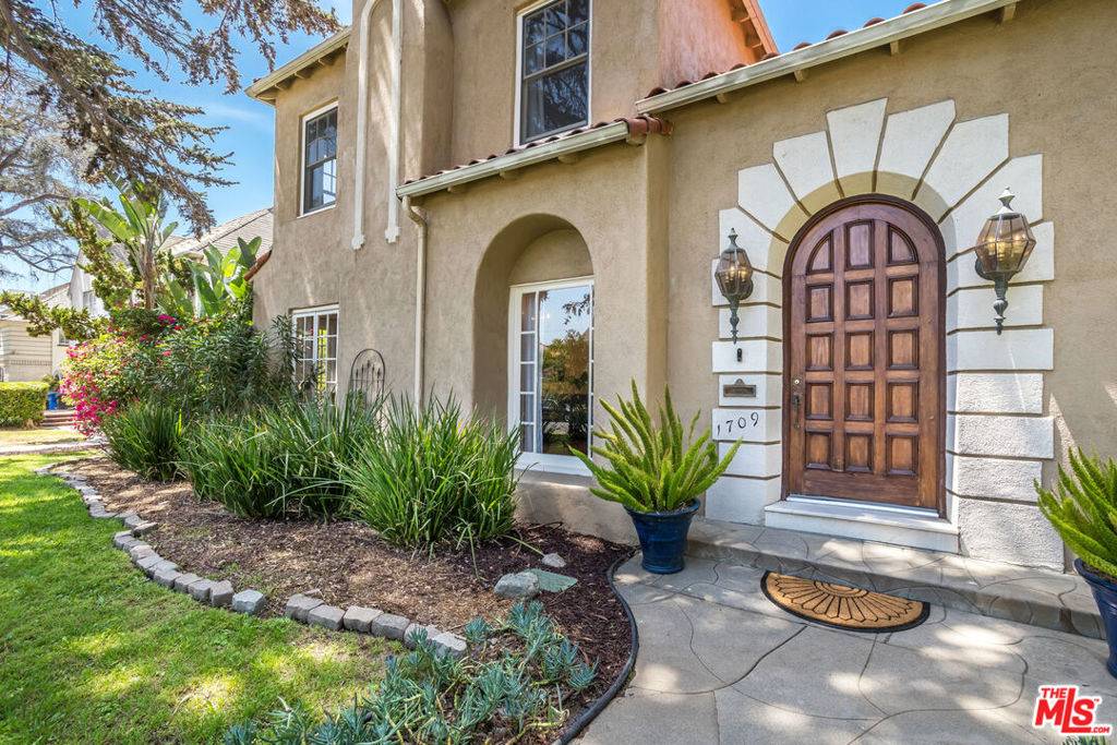 Los Angeles, CA 90019,1709 Buckingham RD