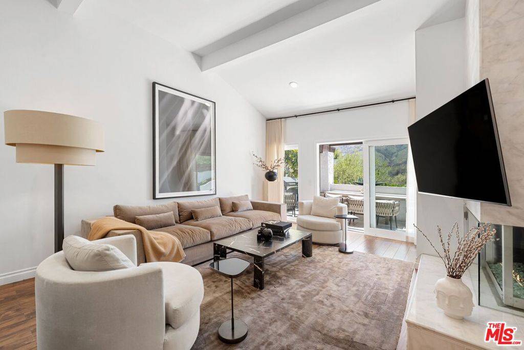 Pacific Palisades, CA 90272,1529 Michael LN