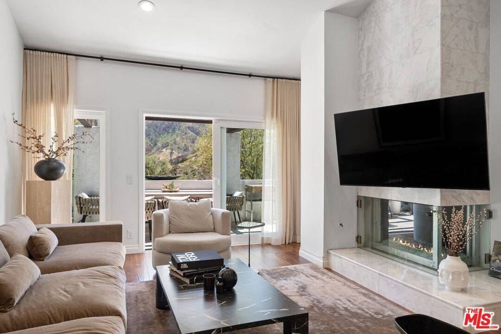 Pacific Palisades, CA 90272,1529 Michael LN