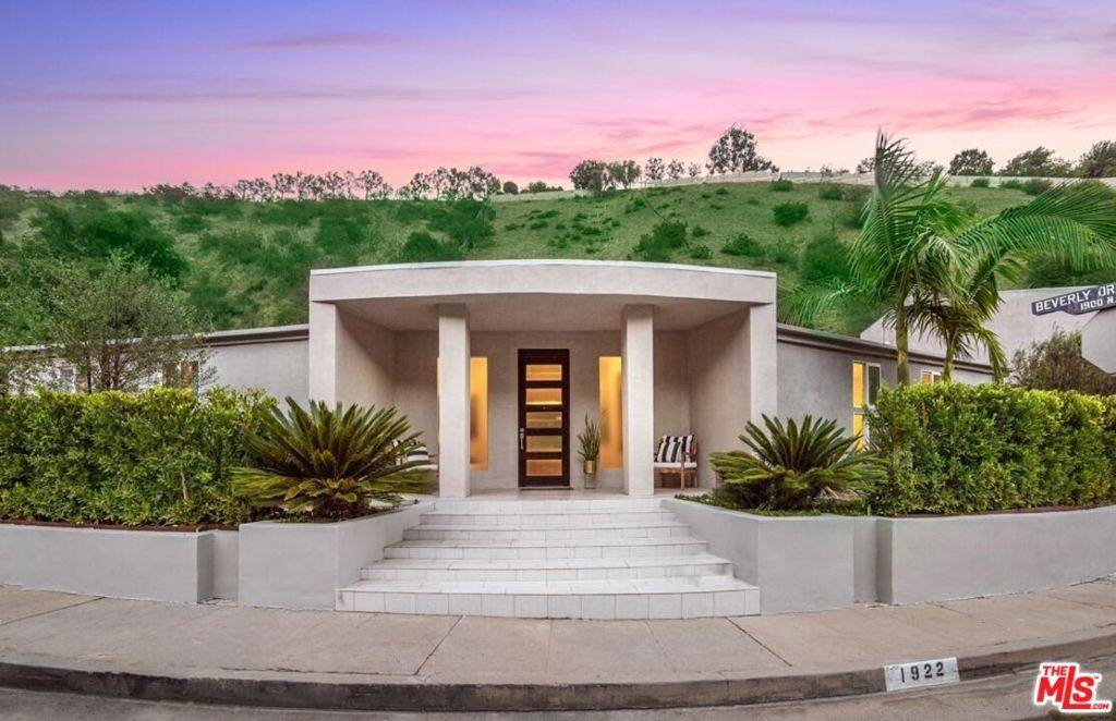 Beverly Hills, CA 90210,1922 N Beverly DR