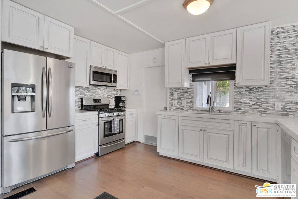 Palm Springs, CA 92264,211 Newport