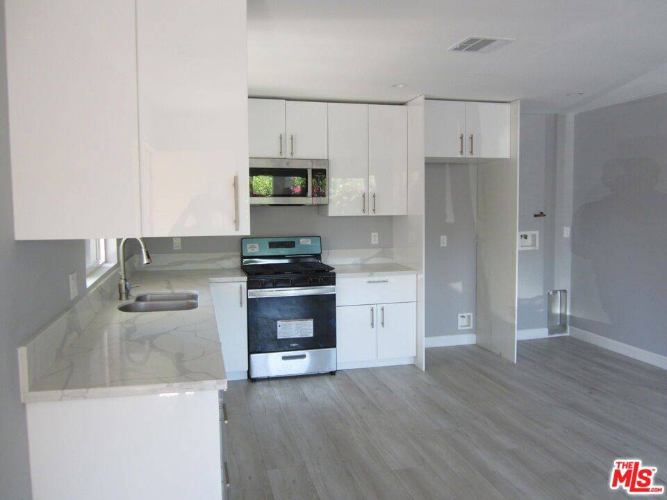 Winnetka, CA 91306,6837 Lubao