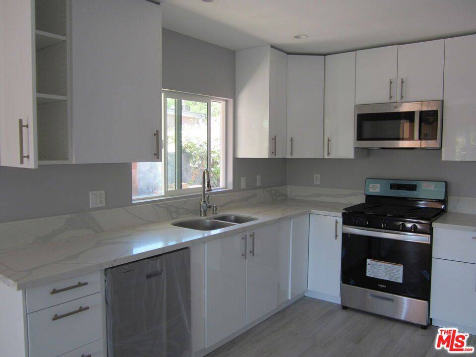 Winnetka, CA 91306,6837 Lubao