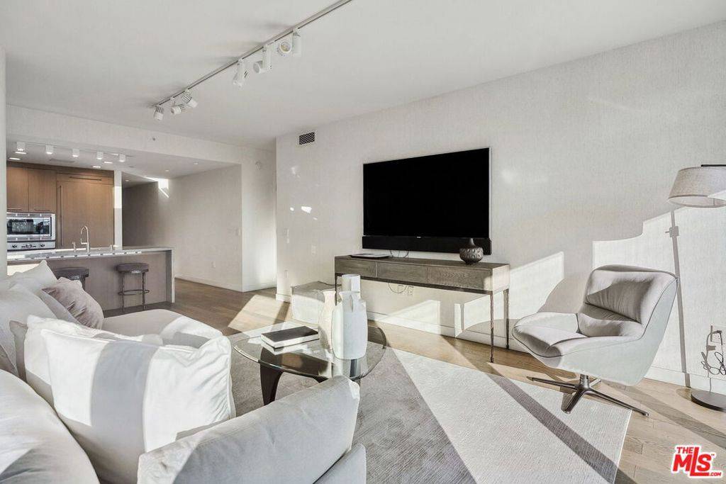 Santa Monica, CA 90401,1755 Ocean AVE #614