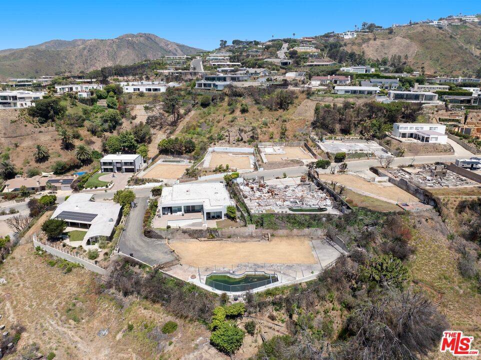 Pacific Palisades, CA 90272,1166 Lachman LN