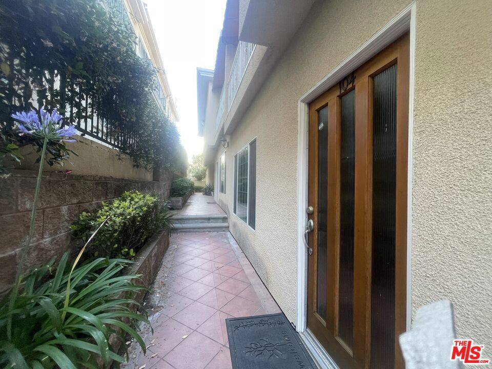 Montrose, CA 91020,2315 Mira Vista AVE #104