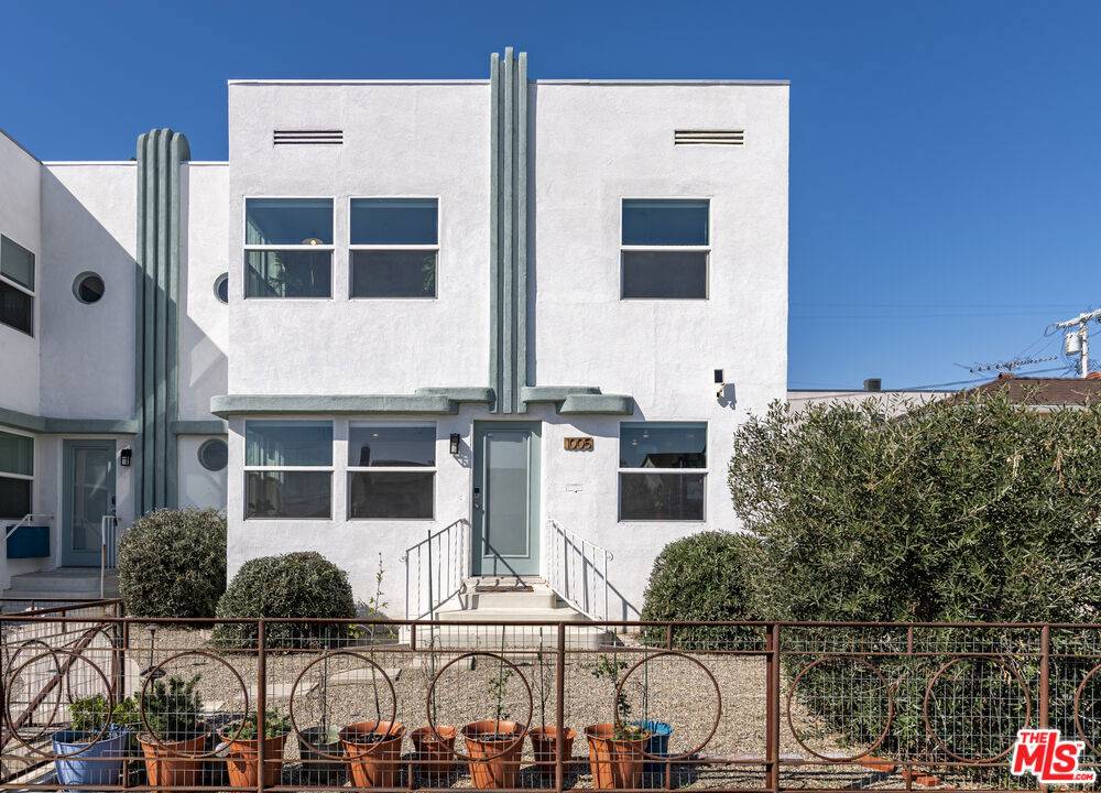 Los Angeles, CA 90029,1005 N Alexandria AVE