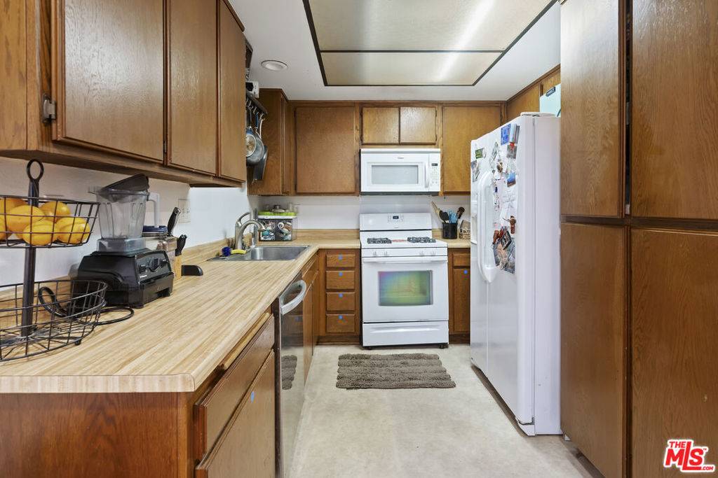 Simi Valley, CA 93065,2940 Deacon ST #31