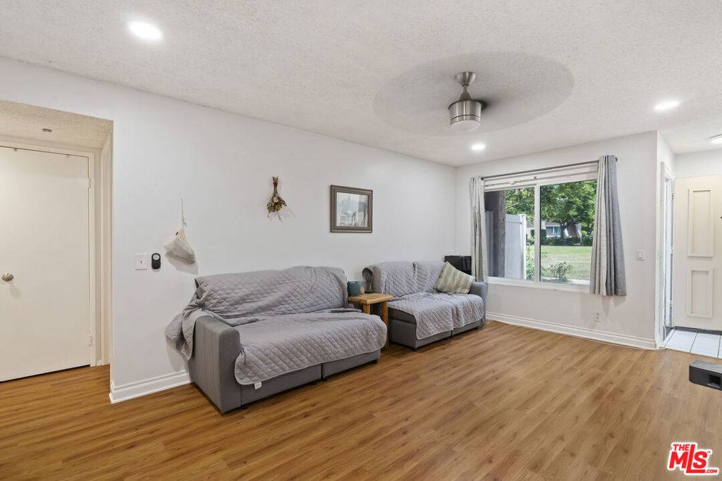 Simi Valley, CA 93065,2940 Deacon ST #31