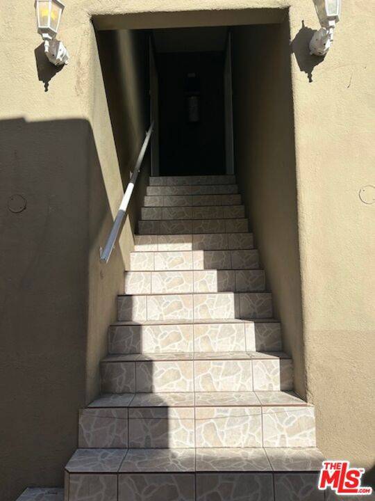 Beverly Hills, CA 90211,428 S DOHENY DR #430 1/2