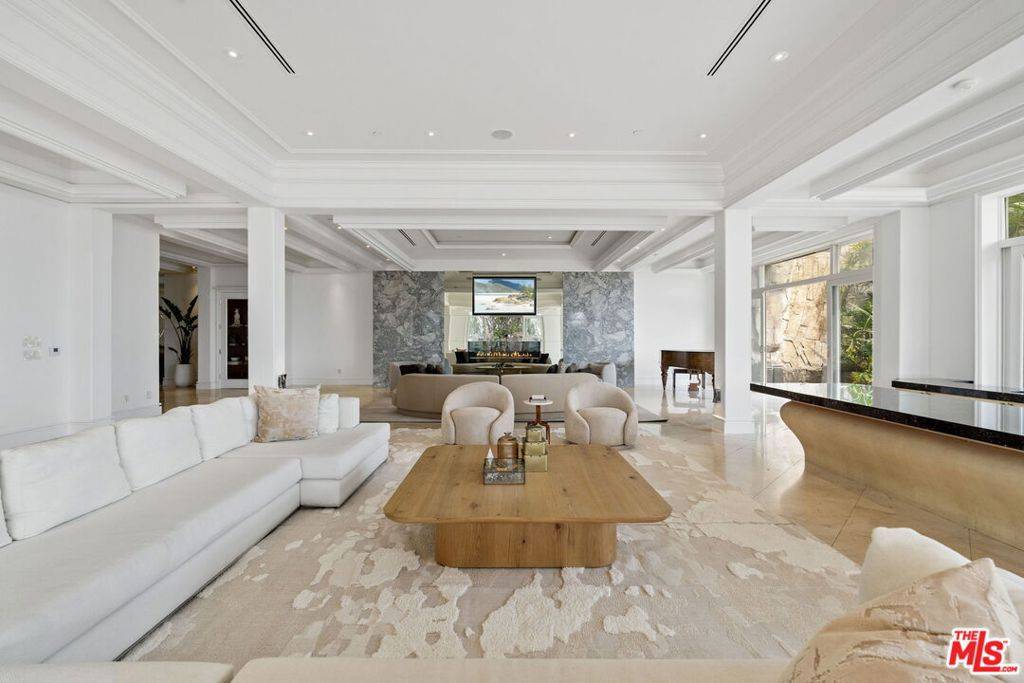 Beverly Hills, CA 90210,360 TROUSDALE PL
