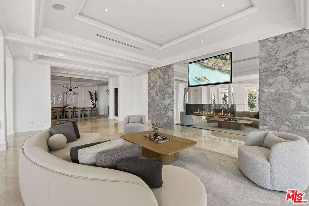 Beverly Hills, CA 90210,360 TROUSDALE PL