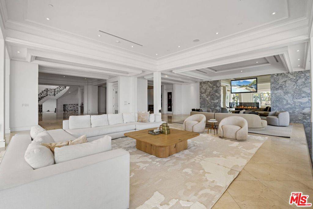 Beverly Hills, CA 90210,360 TROUSDALE PL